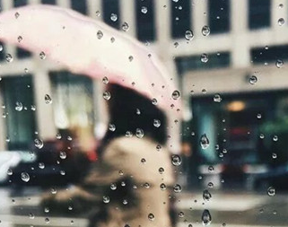 有关下雨天的心情说说精选 在雨中寻找在雨中泪奔