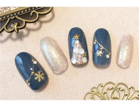 蓝色系圣诞节美甲图片大全集 飘雪的季节又来了带来了圣诞节