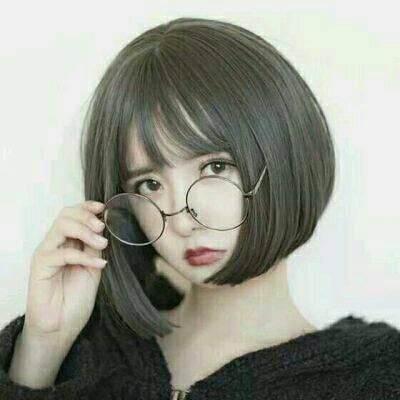 韩系戴眼镜的女生头像可爱萌 早恋不会影响学习