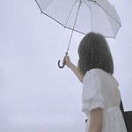 微博下雨天撑伞的女生头像 那一年的风花雪月