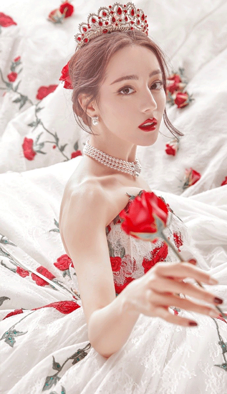 迪丽热巴婚纱造型玫瑰公主壁纸 不去想遥远的事只知道今晚月色温柔