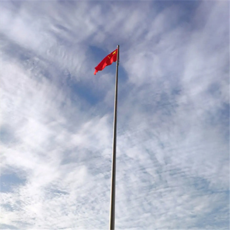 2022国庆节飘扬的五星红旗图片高清 普天同庆为家祝贺