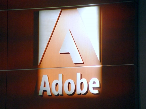 Adobe推出离谱收费 不掏钱特定颜色直接变黑