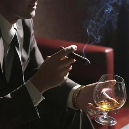 非主流伤感图片男生抽烟喝酒 我怀旧因为我看不到你和未来