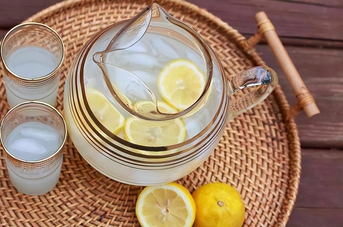 喝柠檬水有什么作用与功效（6大好处找上你）