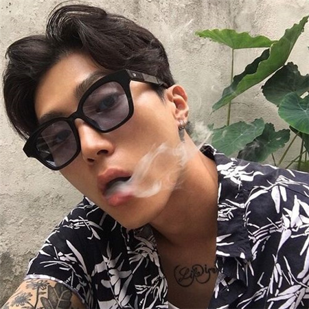 男生抽烟很酷的图片大全超酷 爱情是叹息吹起来的一阵烟